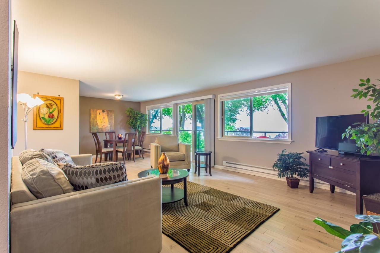 Bay View, Area, No Stairs, Wd, 2 Baths, 2 Bedrooms, Balcony, View, 925sf Appartement